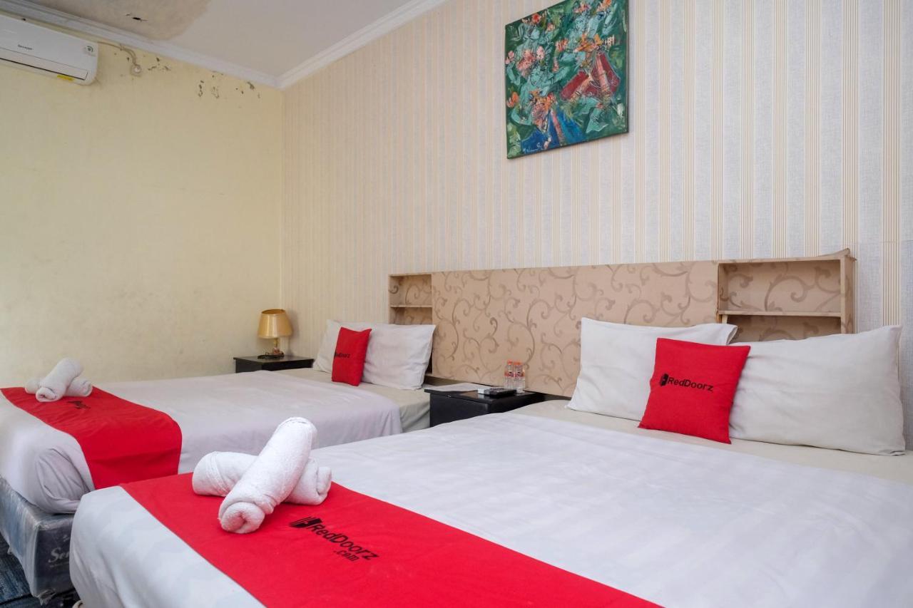 Reddoorz Near Plengkung Gading Hotel