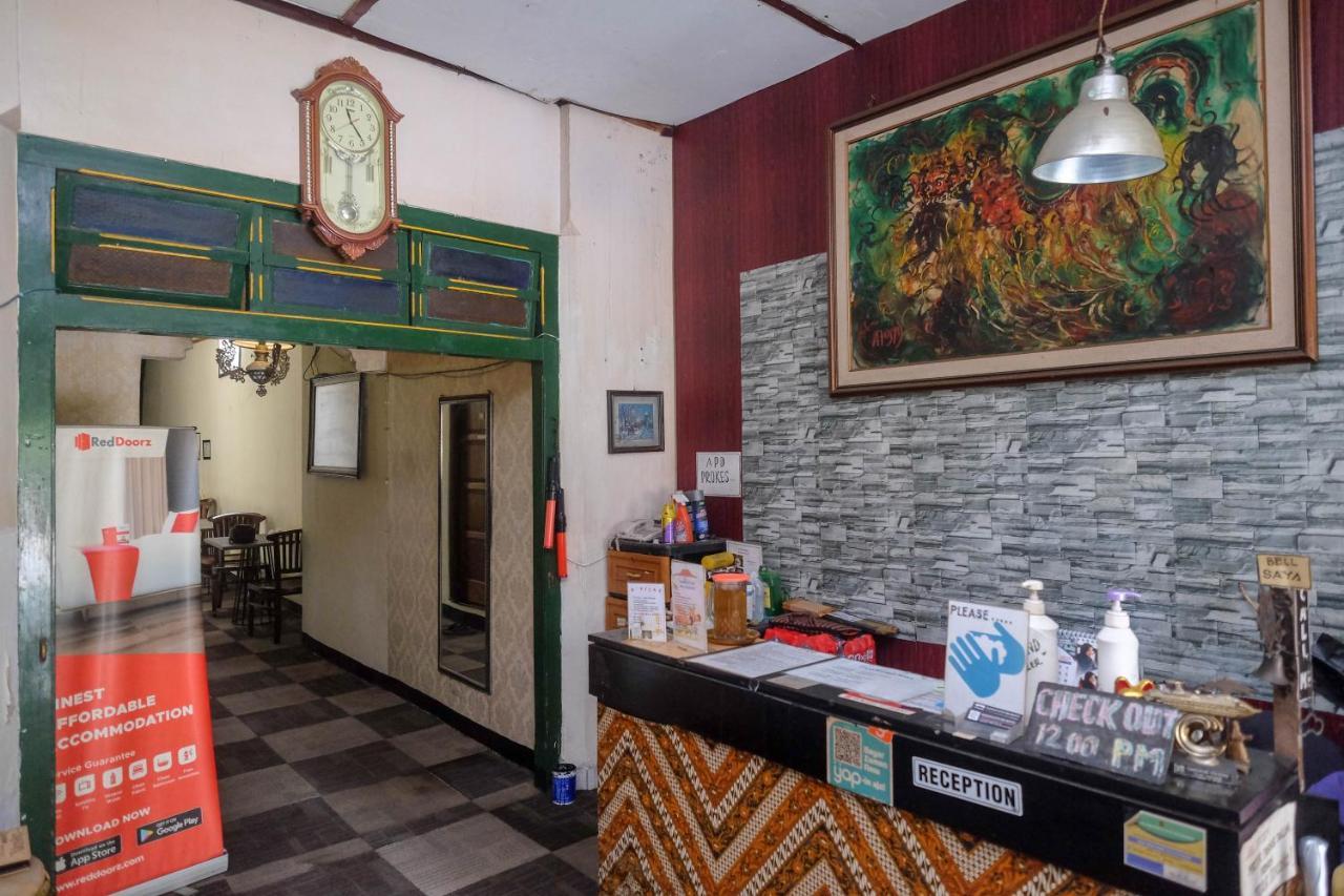 Reddoorz Near Plengkung Gading Hotel